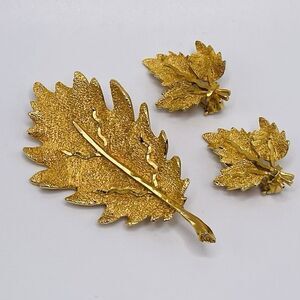 Vintage BSK Oak Maple Leaf Brooch & Clip On Earrings Set Gold Tone